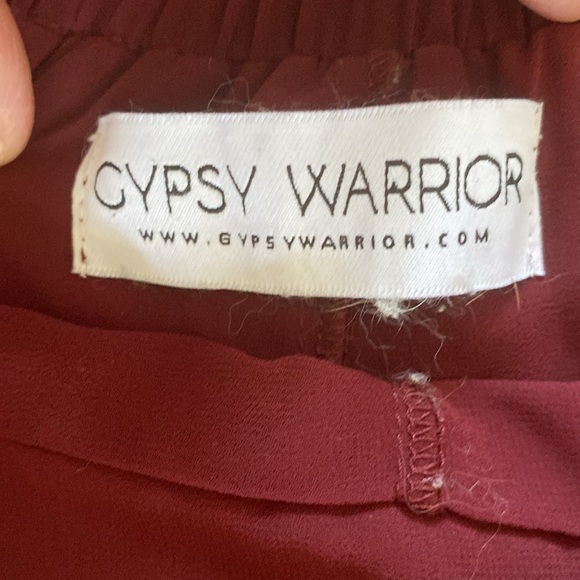 Gypsy Warrior maroon women’s shorts size medium layered with scalloped hem. - Picture 5 of 10